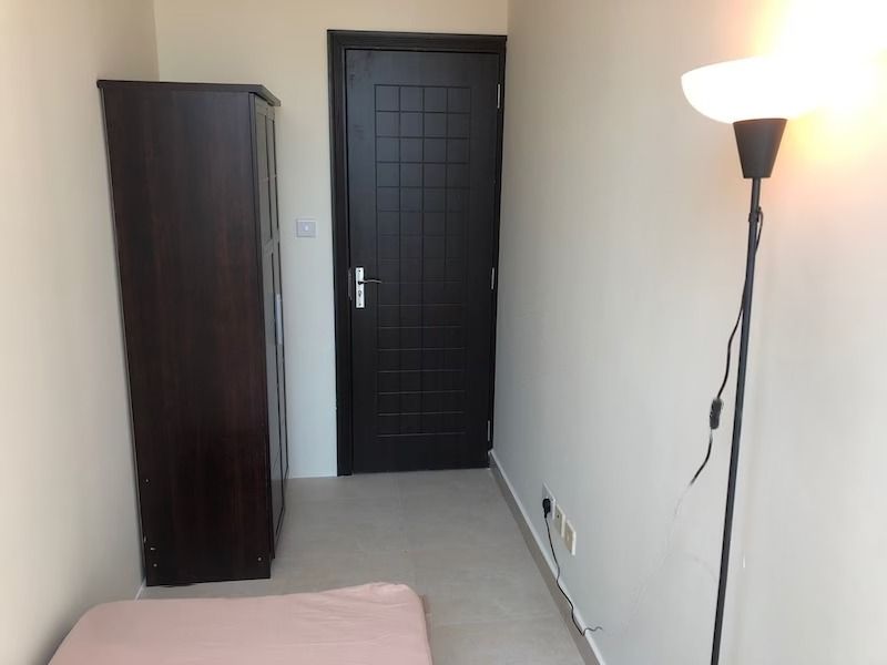 New room available in JLT 2 mins walk to dmcc metro station, with stunning lake view. Washroom is shared with one person.